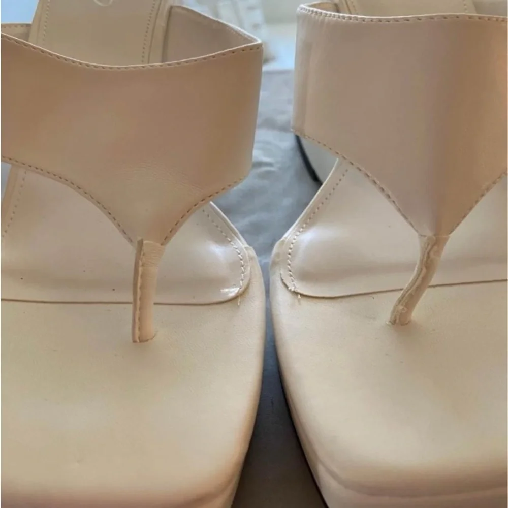 Circus white platform sandles. Size 8 - Picture 2 of 7